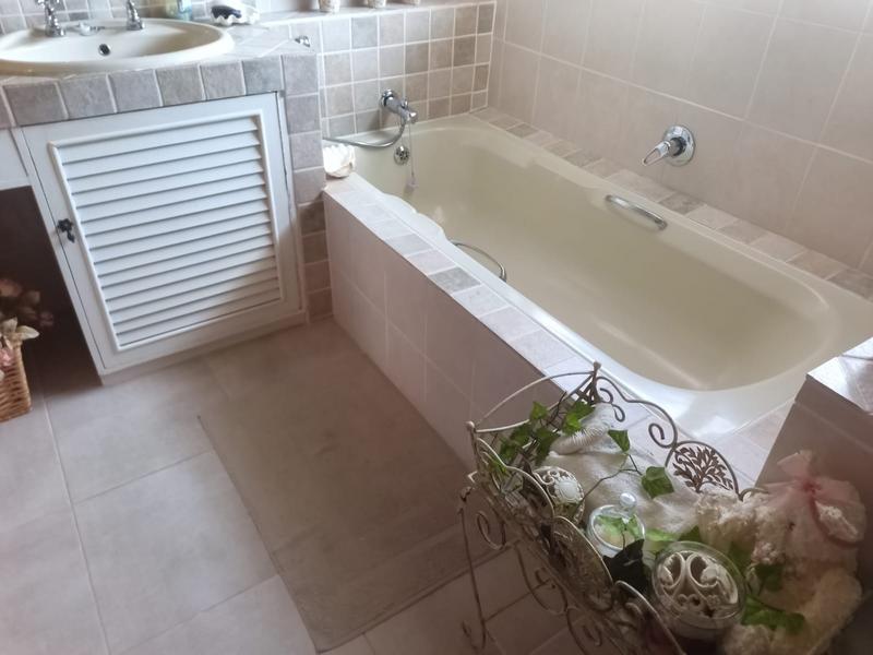 4 Bedroom Property for Sale in Gansbaai Central Western Cape
